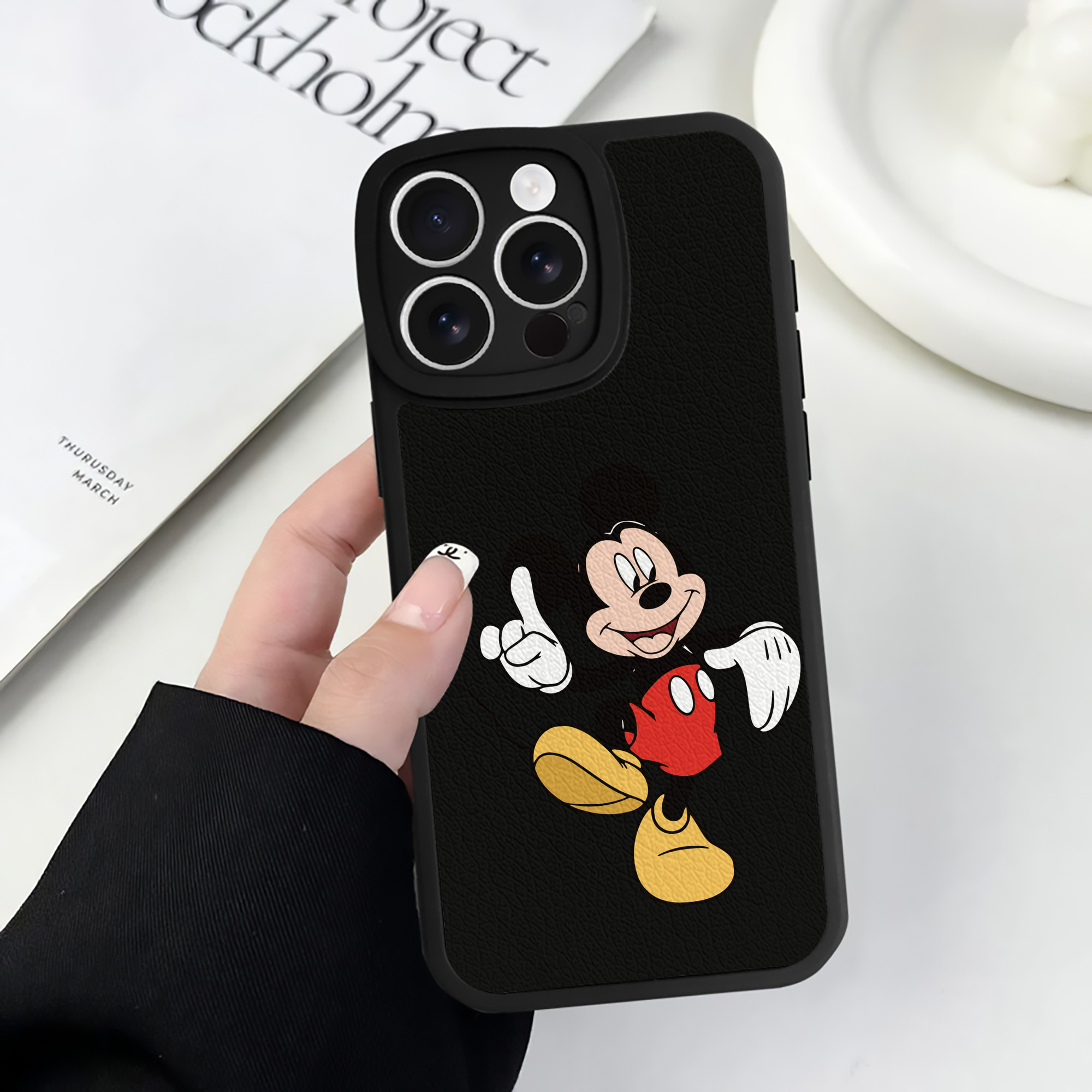 （画像用） ミッキーマウス Mickey Mouse 【iPhone 16シリーズ対応】シリコンスマホケース（レザー調） 材質：シリコン
